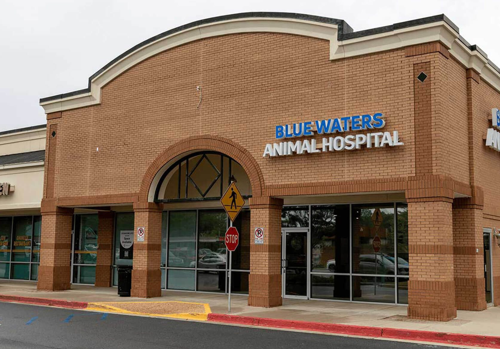 exterior of Blue Waters Animal Hospital from the parking lot